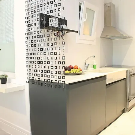 Nat's Place Downtown Next To Metro