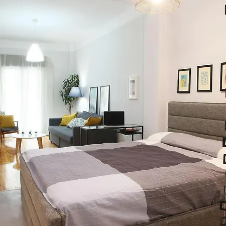 Nat's Place Downtown Next To Metro